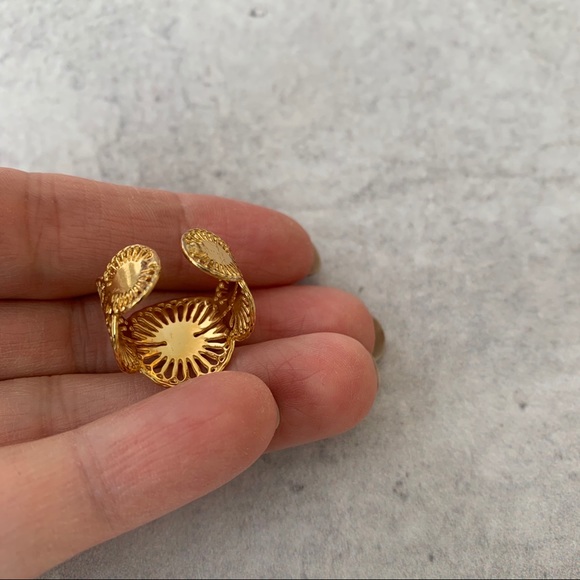 L’atlier Mahè Ring Gold w/ Green Stone Adjustable - Picture 6 of 6